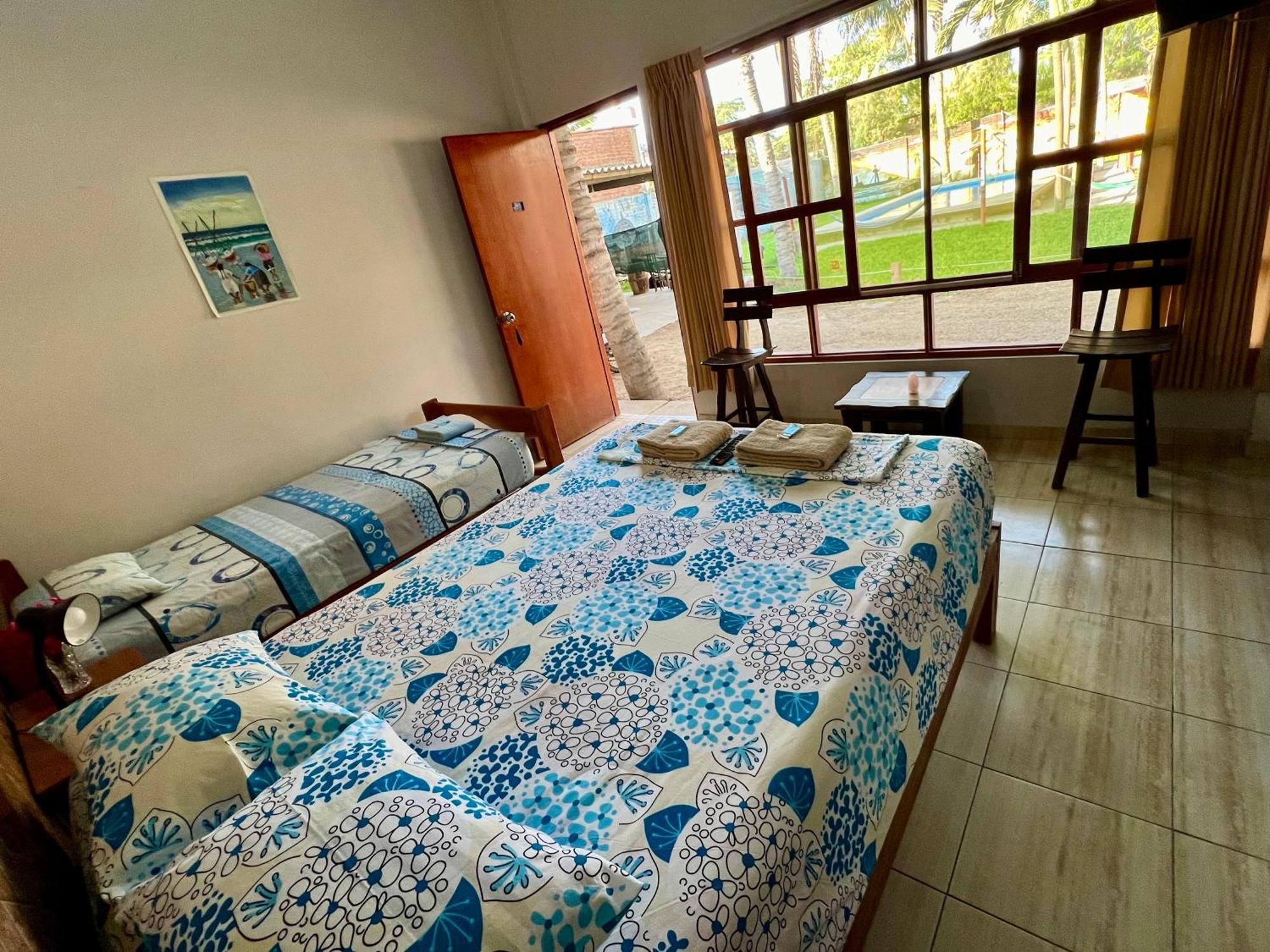 Stone House Mancora Hostel Exterior photo